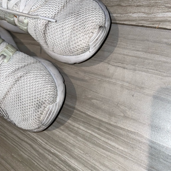 adidas Women's Questar Flow Shoes sneakers 
Color: Two Tone-White/White - Picture 4 of 12